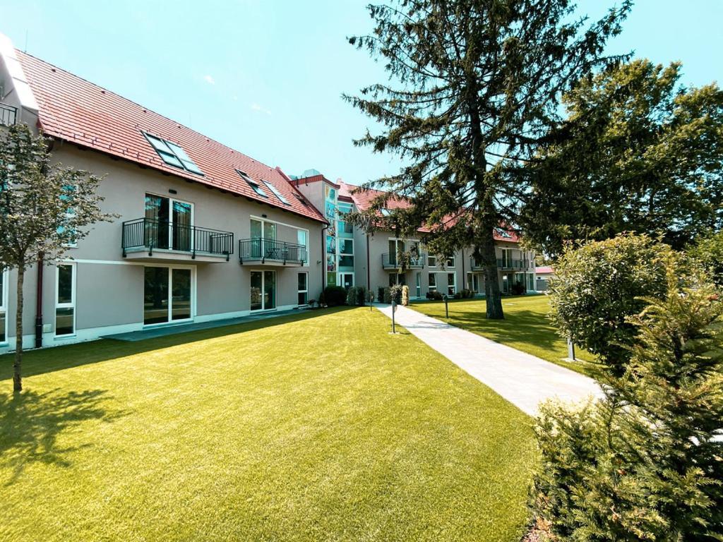 Ferienwohnung Fresh Green Wellness Apartman By Bltn Siófok Exterior foto